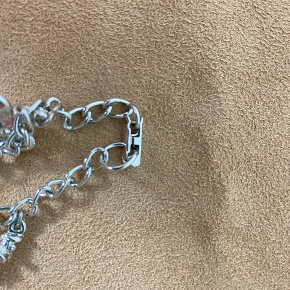 Disney Charm Bracelet 7” Mickey, Mini, Dumbo, Donald, Goofy, and Tinkerbell. - Picture 4 of 4